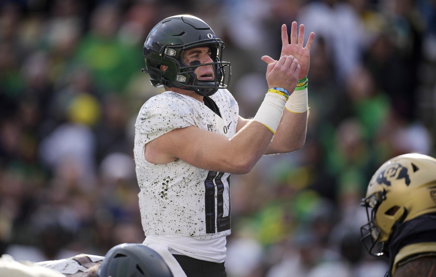 Washington's Michael Penix Jr., Oregon's Bo Nix return for one more season