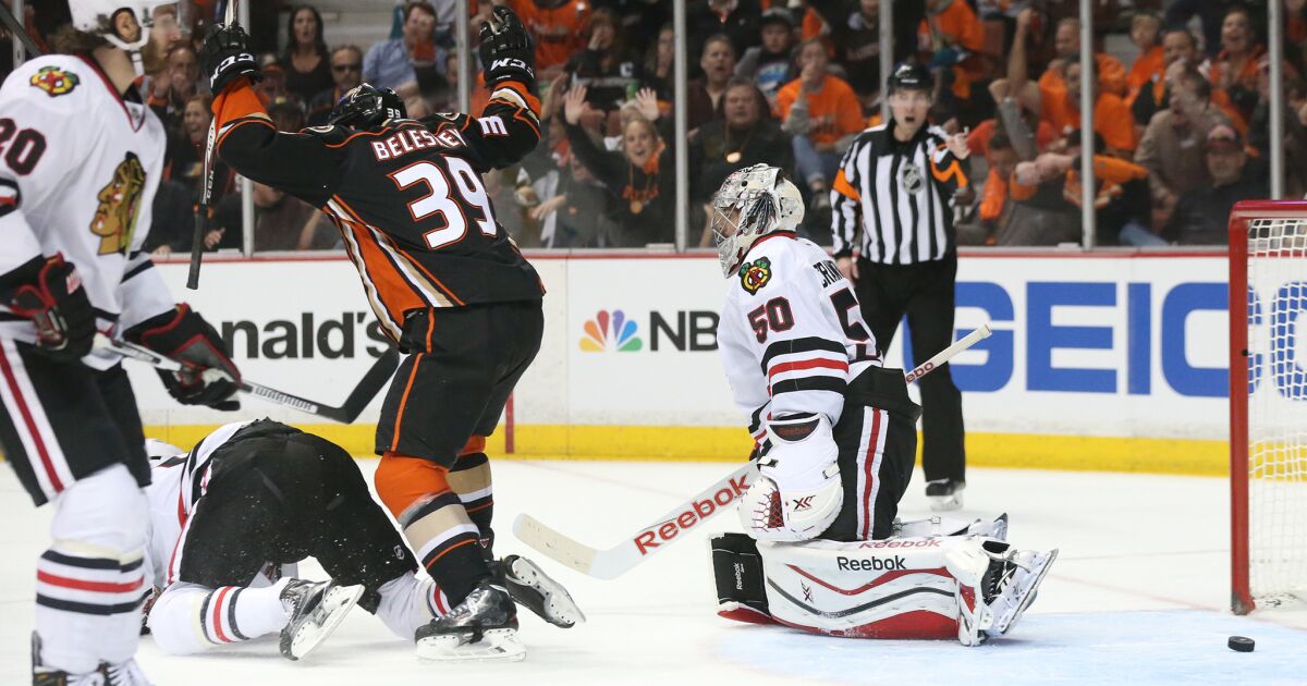 Photos Ducks vs. Blackhawks, Game 1 Los Angeles Times