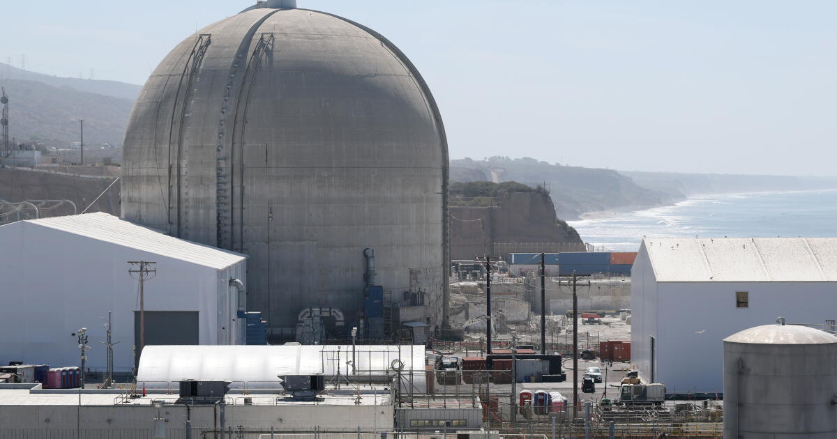 As the coast begins to crumble, the clock ticks on moving San Onofre's ...