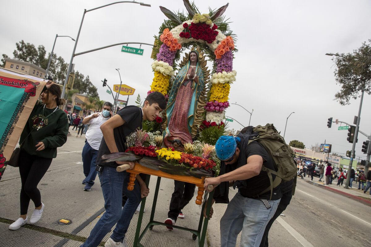 Virgen de Guadalupe procession