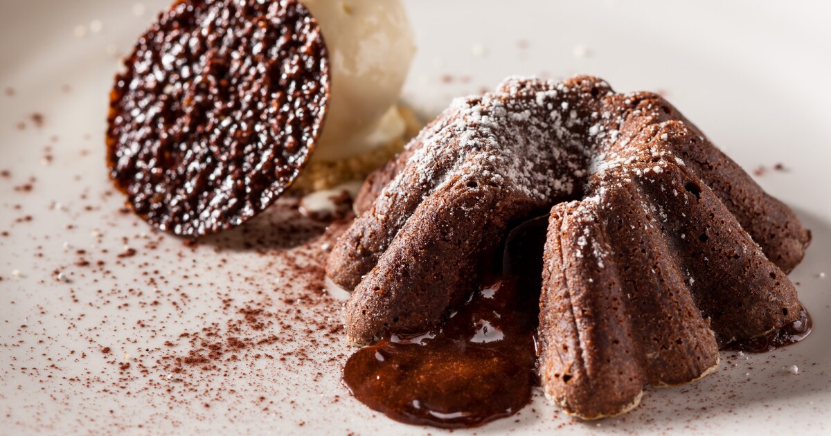 Chef Jean-Georges Vongerichten's molten chocolate cake recipe is easy. - Los Angeles Times