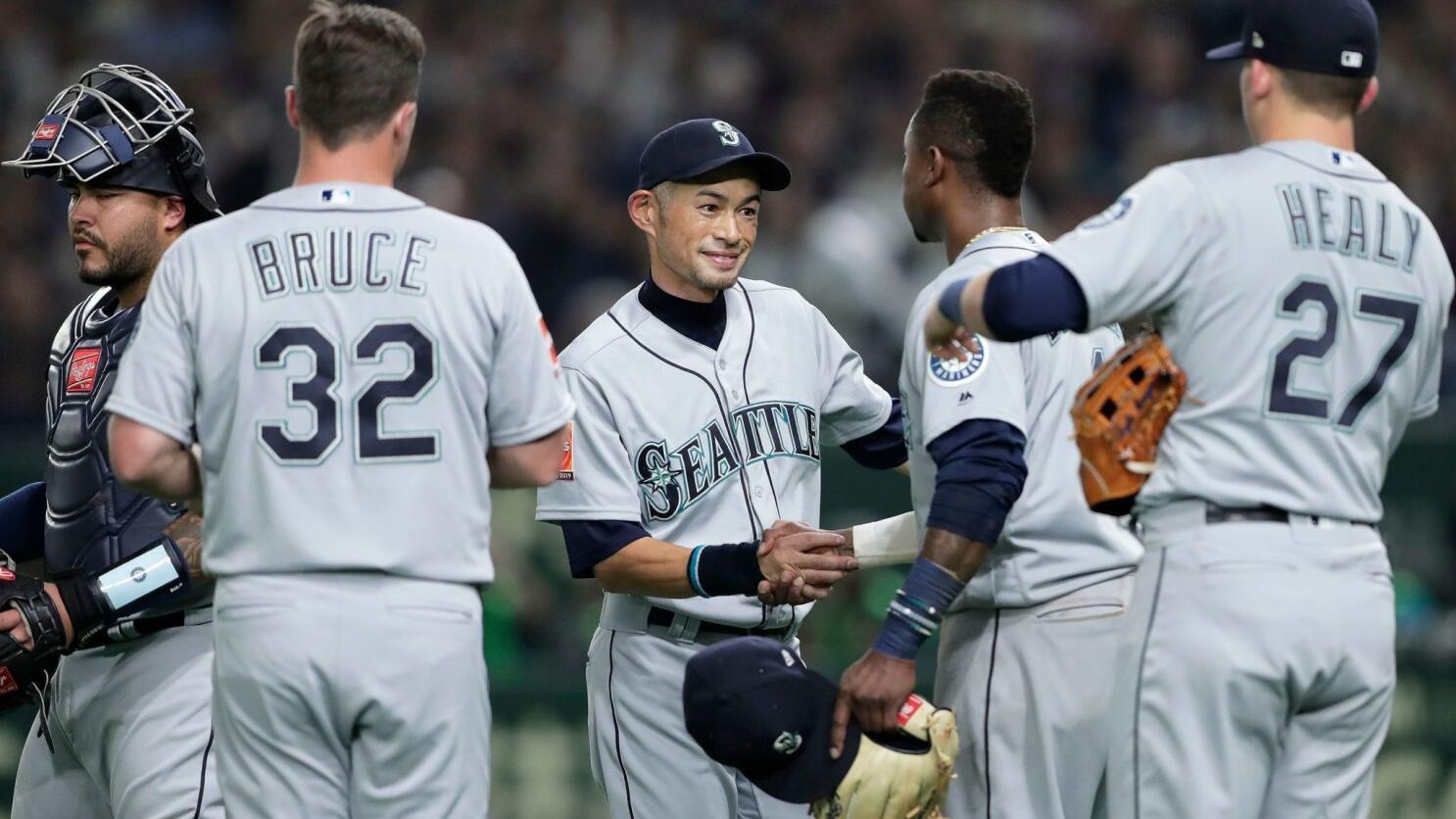Ichiro walks off into history at Tokyo Dome