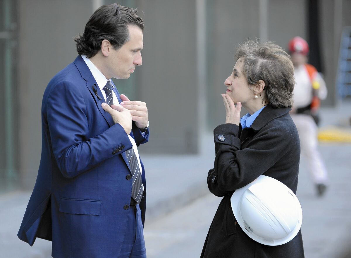 Mexican journalist Carmen Aristegui talks to Pemex Chief Executive Emilio Lozoya in 2013. She is in conflict with her bosses at a radio station.