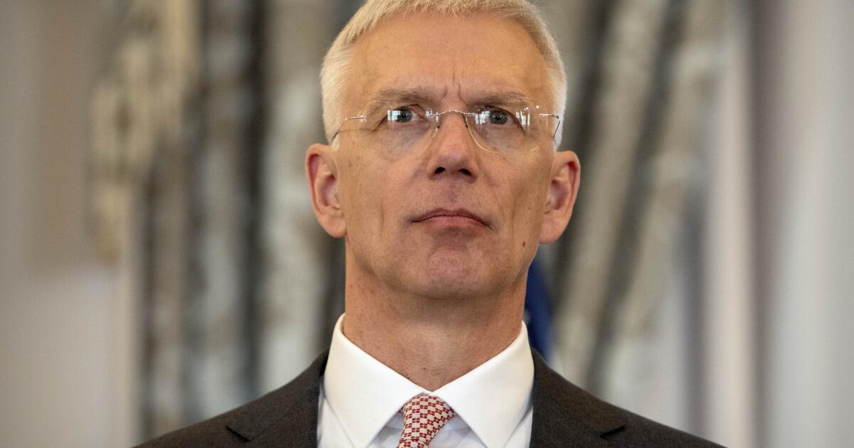 Latvijas ārlietu ministrs atkāpsies no amata pēc izmeklēšanas par viņa biroja privāto lidojumu izmantošanu