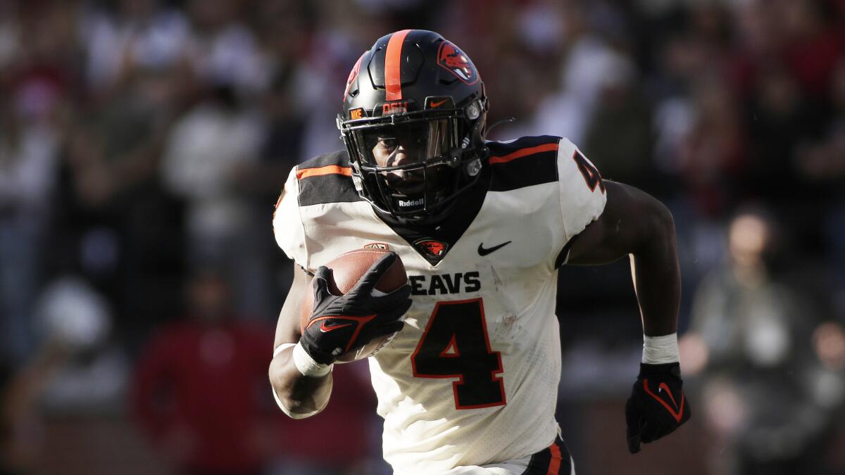 Oregon State running back B.J. Baylor carries the ball against Washington State on Oct. 9.