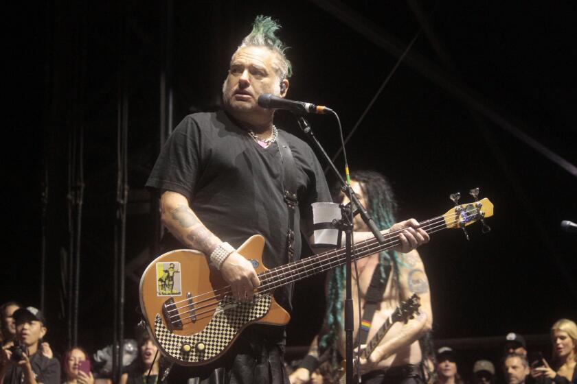 Fat Mike, vocalista y bajista de NOFX, durante la despedida final del grupo en la ciudad de San Pedro.