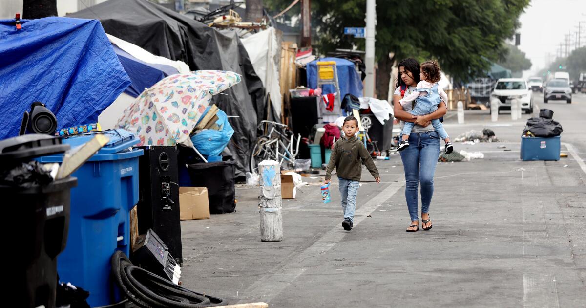 South L.A. retailers, residents annoyed as homelessness persists South L.A. retailers, residents annoyed as homelessness persists