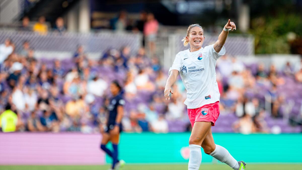 San Diego Wave recruit head coach Casey Stoney's son to tell her