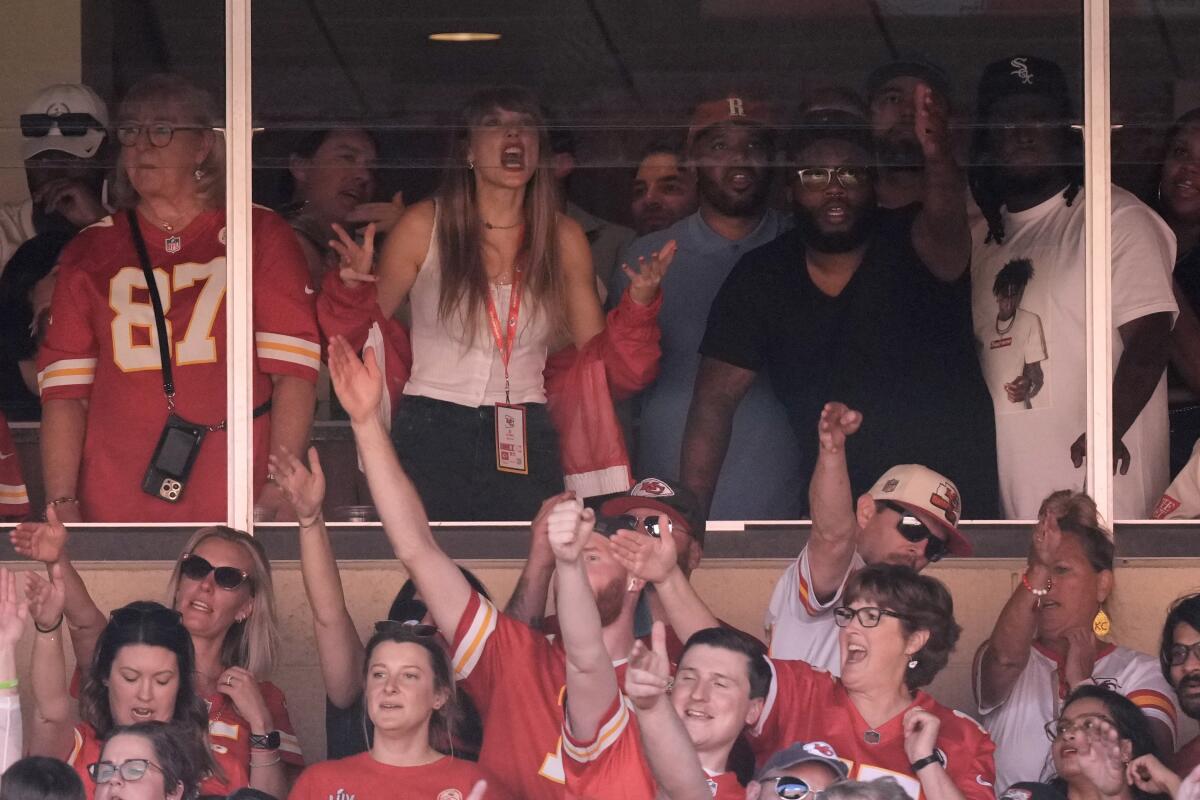 Taylor Swift at MetLife Stadium to watch Travis Kelce's Chiefs