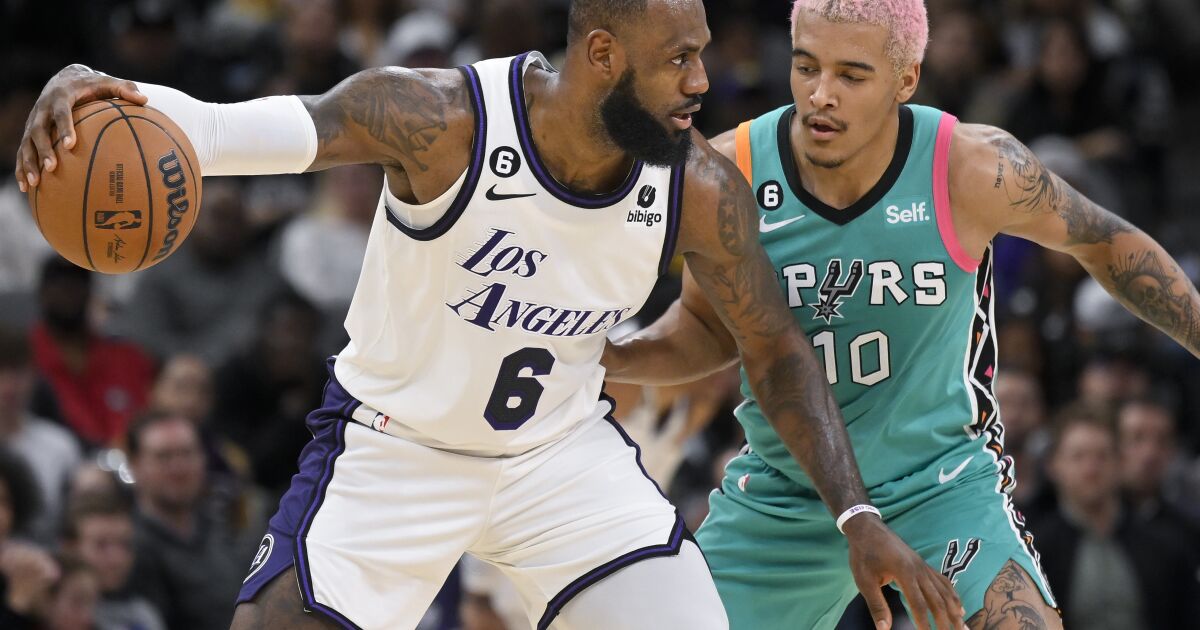 LeBron James returns as Lakers defeat Spurs for first road win of season
