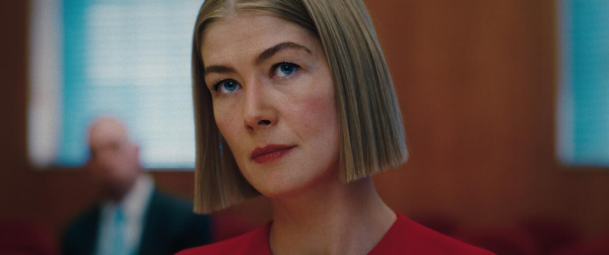 Rosamund Pike as Marla in 'I care a lot' on Netflix.