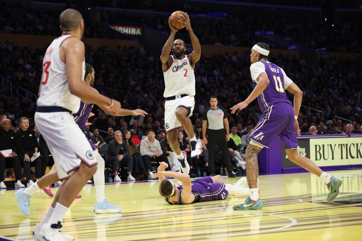 লুকা ডনসিক আবার ক্লিপারদের মালিক হন কারণ লেকার্স এনবিএ কাপ গেমটি জিতেছে লুকা ডনসিক আবার ক্লিপারদের মালিক হন কারণ লেকার্স এনবিএ কাপ গেমটি জিতেছে