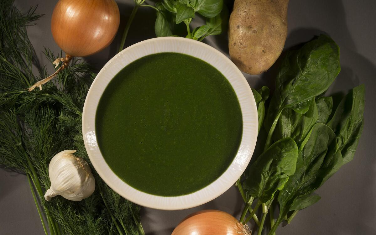 Spinach soup with basil and dill