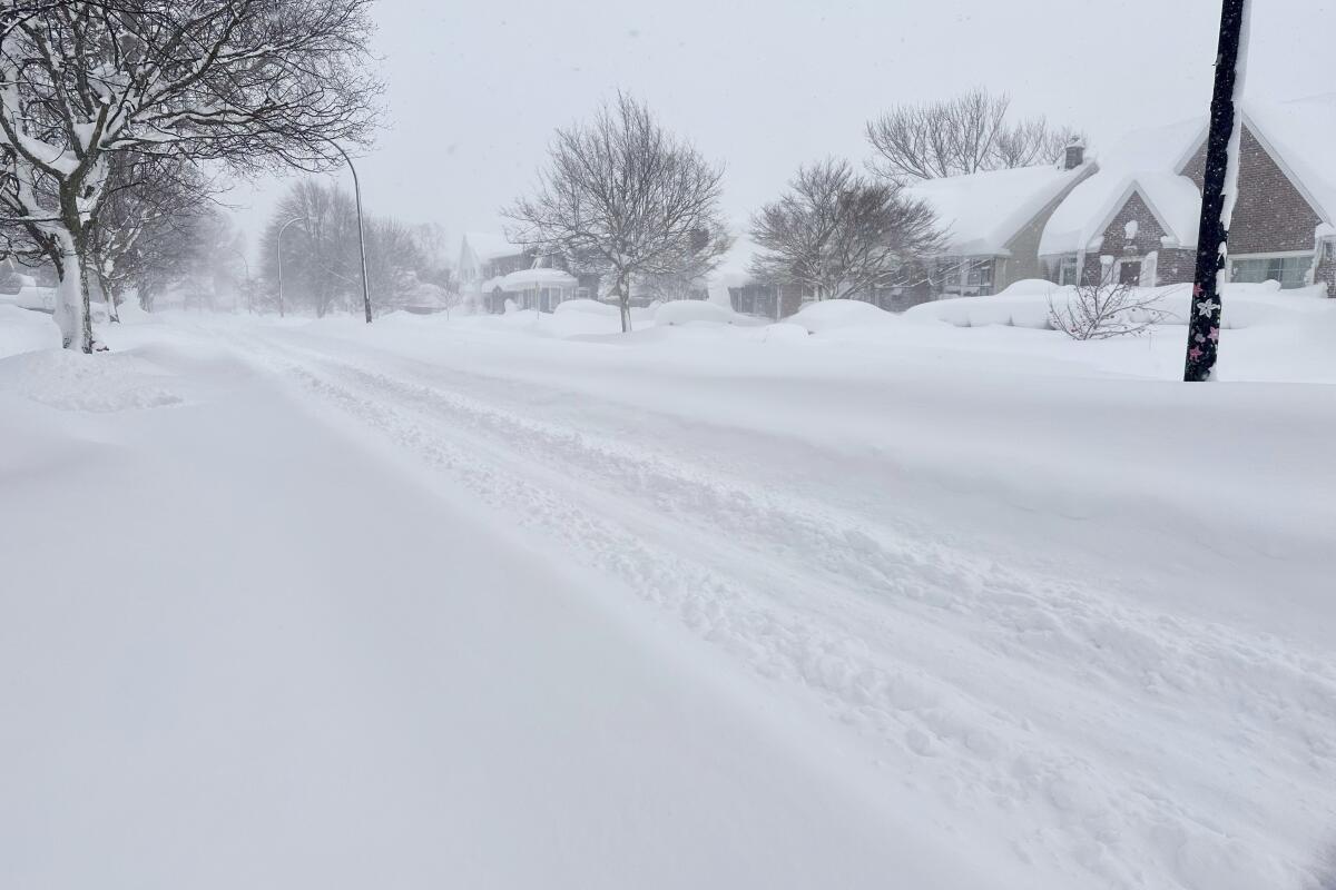 Lake-effect snow in Buffalo: What is it? What's the cause?