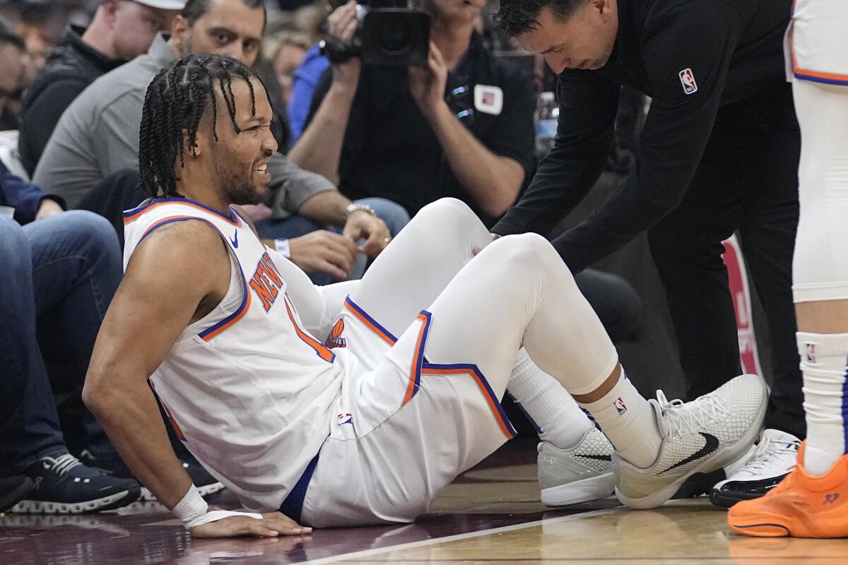 Knicks overcome losing All-Star Jalen Brunson with bruised knee, regroup to  beat Cavaliers 107-98 - The San Diego Union-Tribune