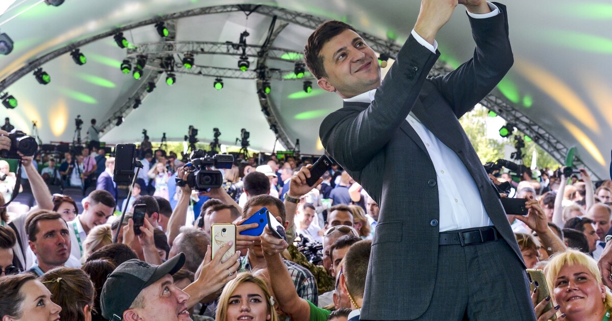 Ukraine's comic-turned-president finds himself in tight spot - Los Angeles Times