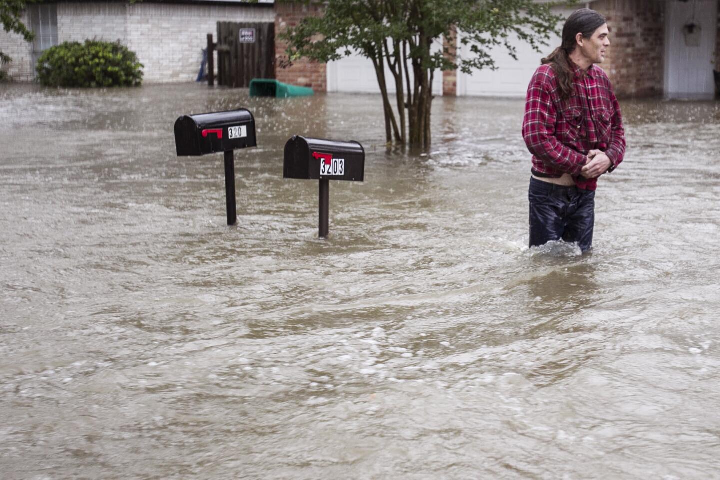 Heavy rains, flooding, inundate Houston area