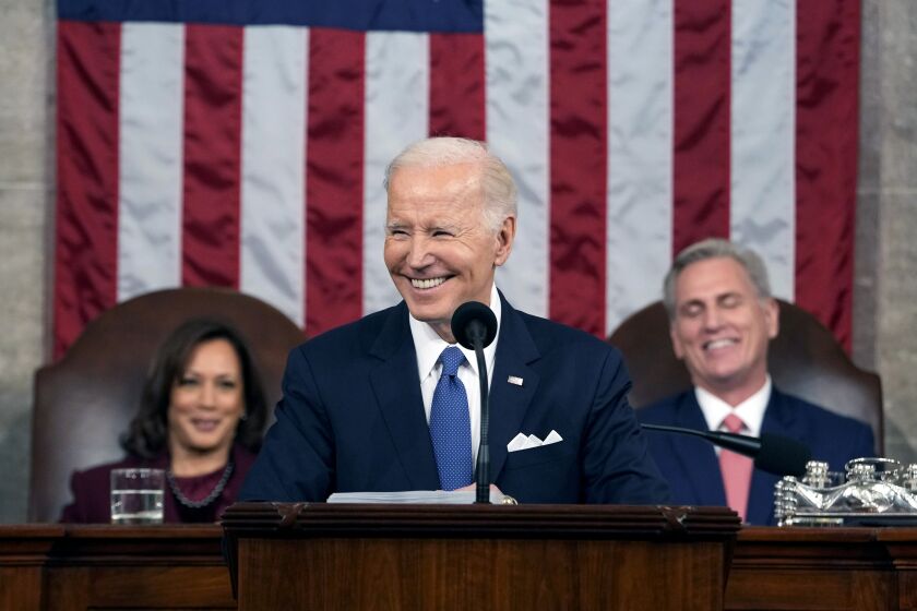El presidente estadounidense Joe Biden pronuncia su discurso del Estado de la Unión en el Capitolio, el martes 7 de febrero de 2023, en Washington. (Jacquelyn Martin, Pool)