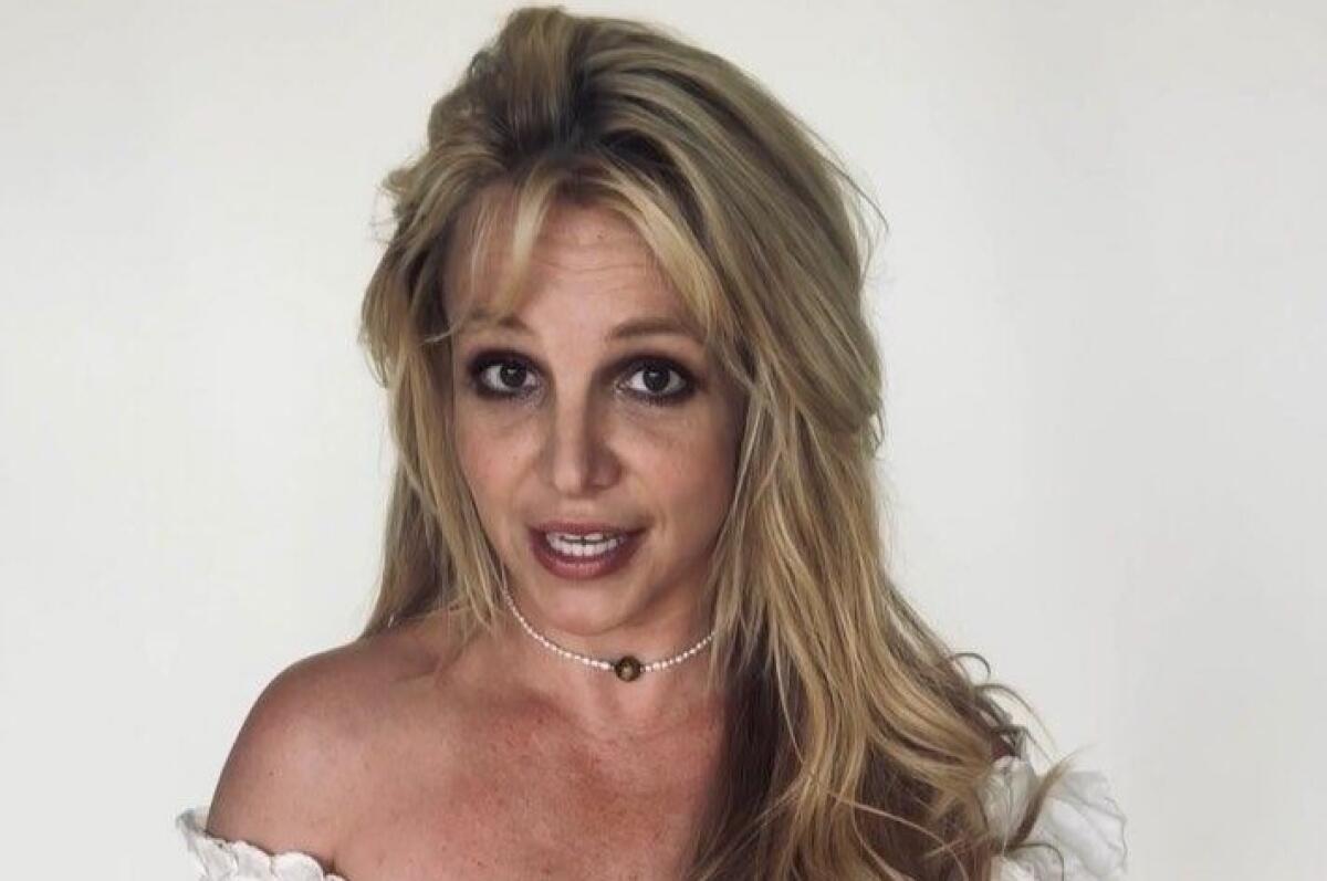 Britney Spears posa topless en redes y esta es su explicación.