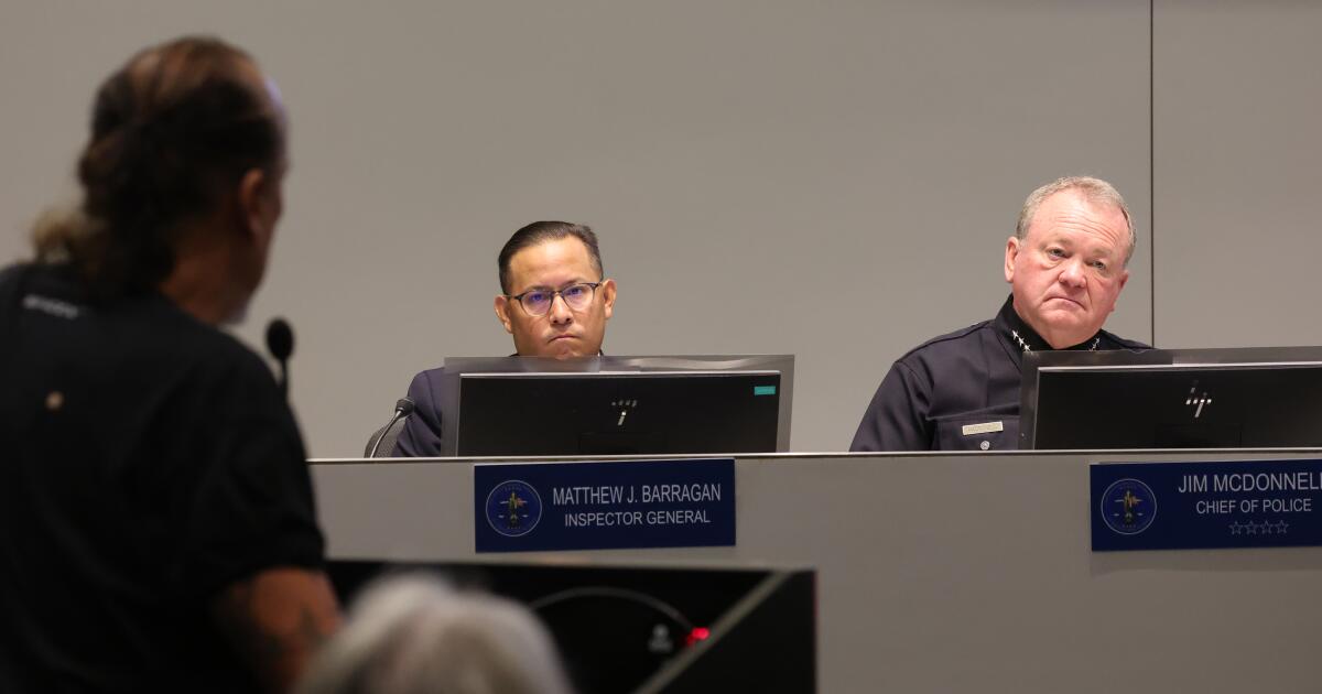 Um novo impulso para a supervisão do LAPD passa para a votação de novembro