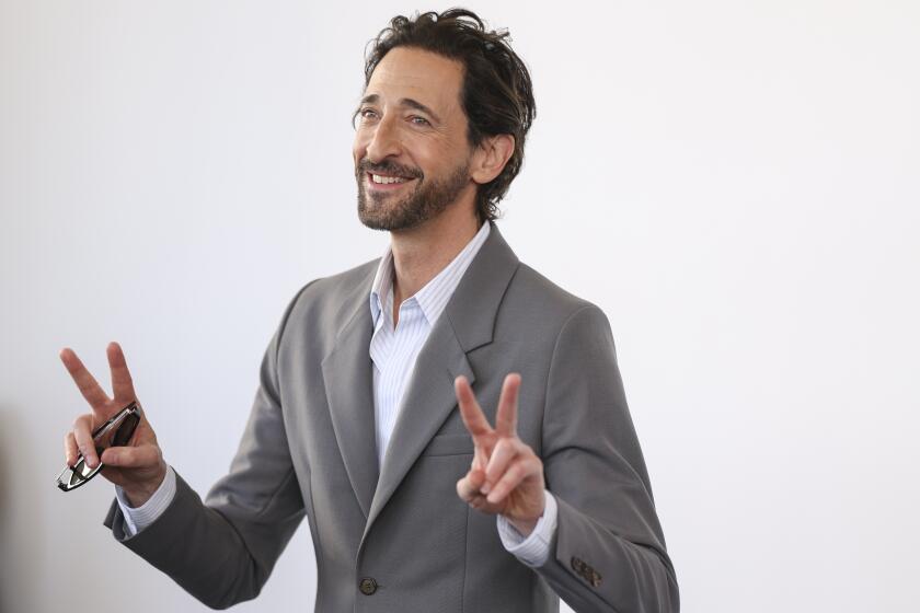 Adrien Brody posa en la sesión fotográfica de la película 'The Brutalist' durante la 81? edición del Festival de Cine de Venecia en Venecia, Italia, el domingo 1 de septiembre de 2024. (Foto Vianney Le Caer/Invision/AP)