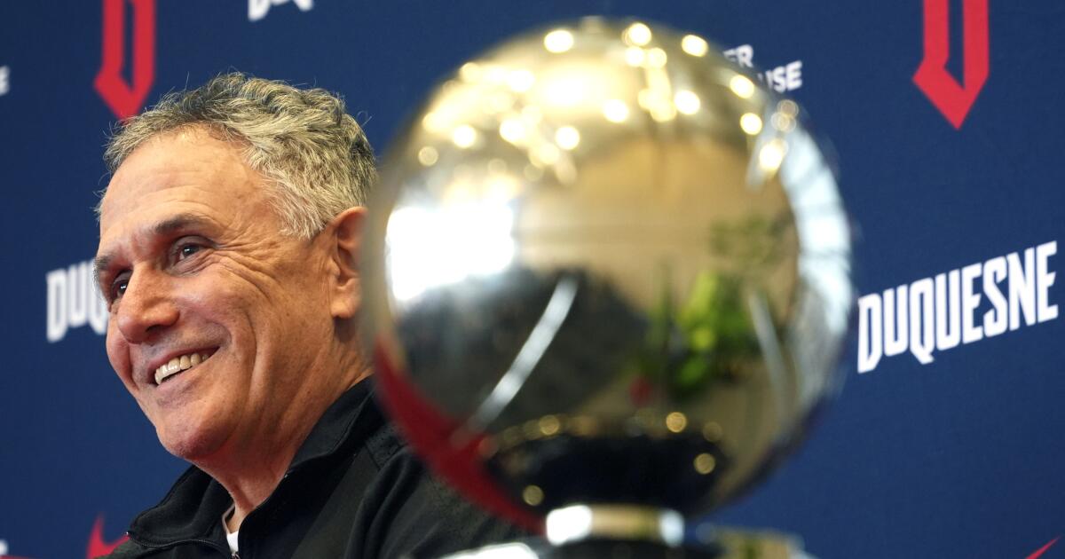 LeBron James neden NCAA turnuvasında Duquesne'i destekliyor?