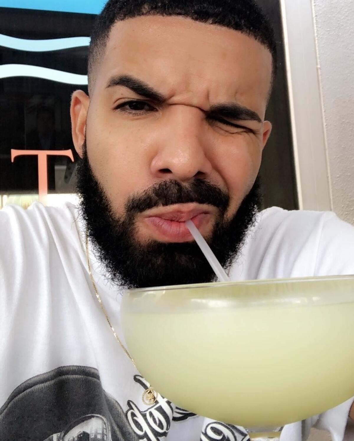 Drake le va a los Rams con apuesta de más de un millón.