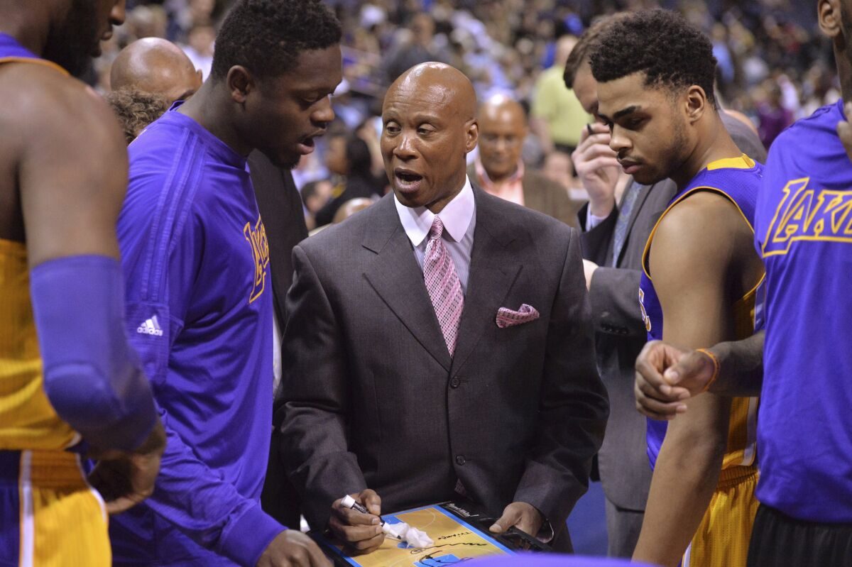 Lakers Coach Byron Scott, center, talks with forward Julius Randle, left, and guard D'Angelo Russell, right, during the first half Wednesday's game against the Memphis Grizzlies.