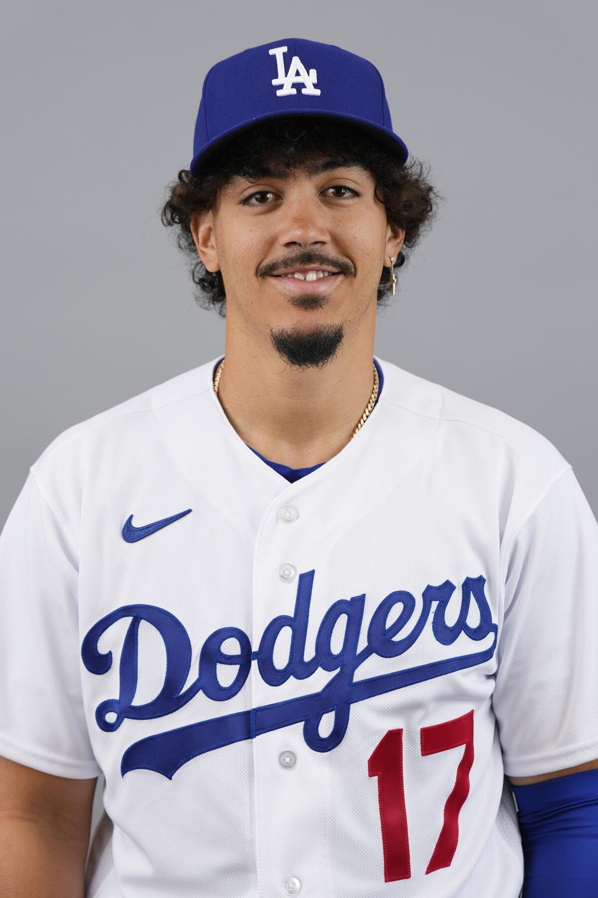 Los Angeles Dodgers second basemen Miguel Vargas (17) throws the