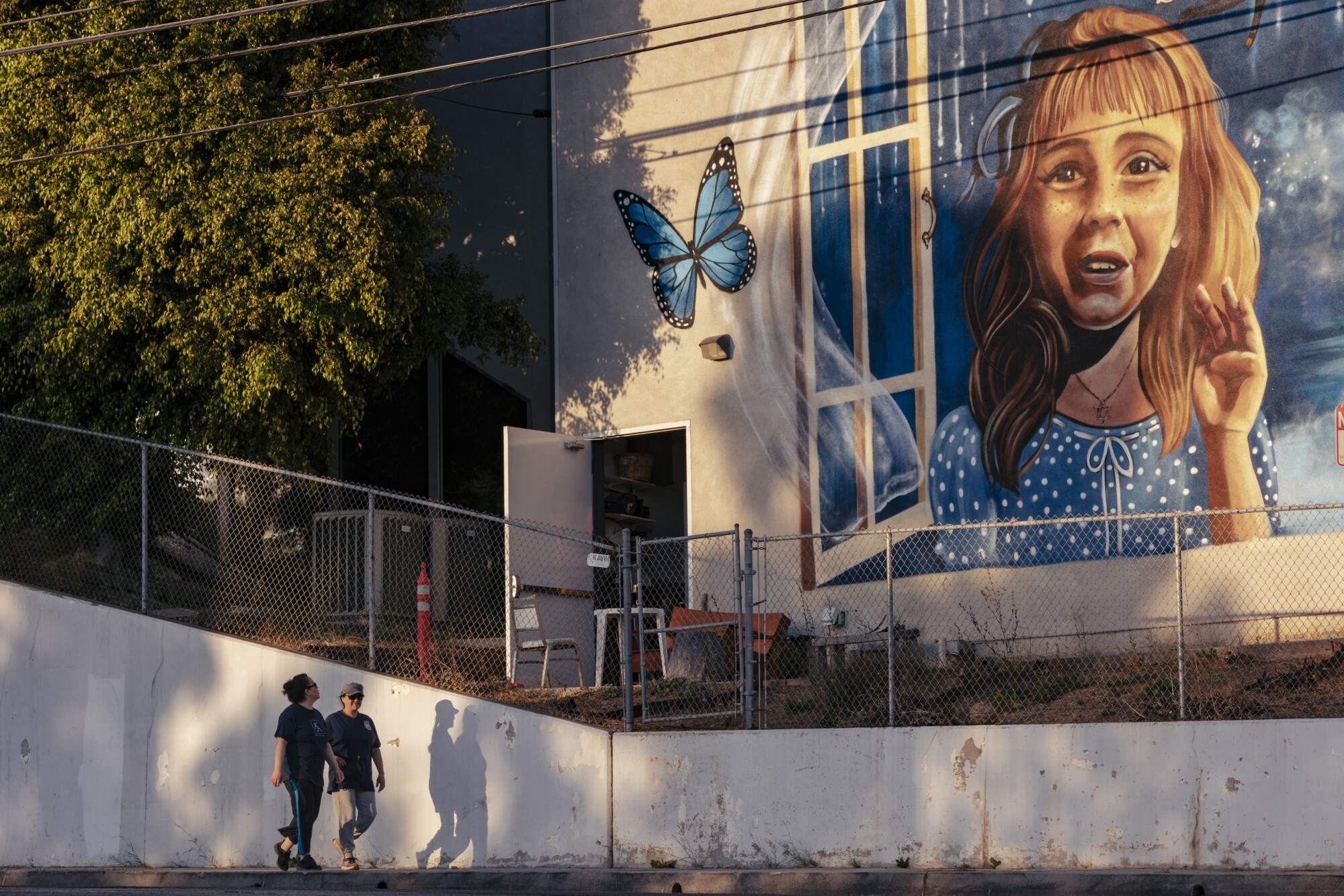نقاشی دیواری تقدیم به مولی استاینساپیر