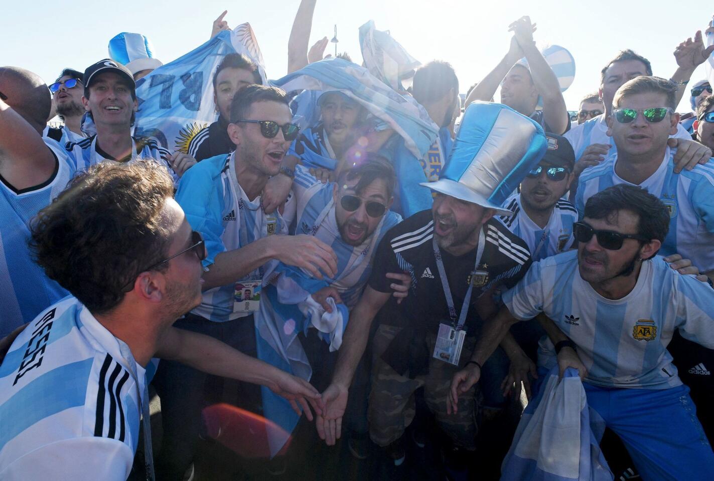 FBL-WC-2018-MATCH39-NGR-ARG-FANS