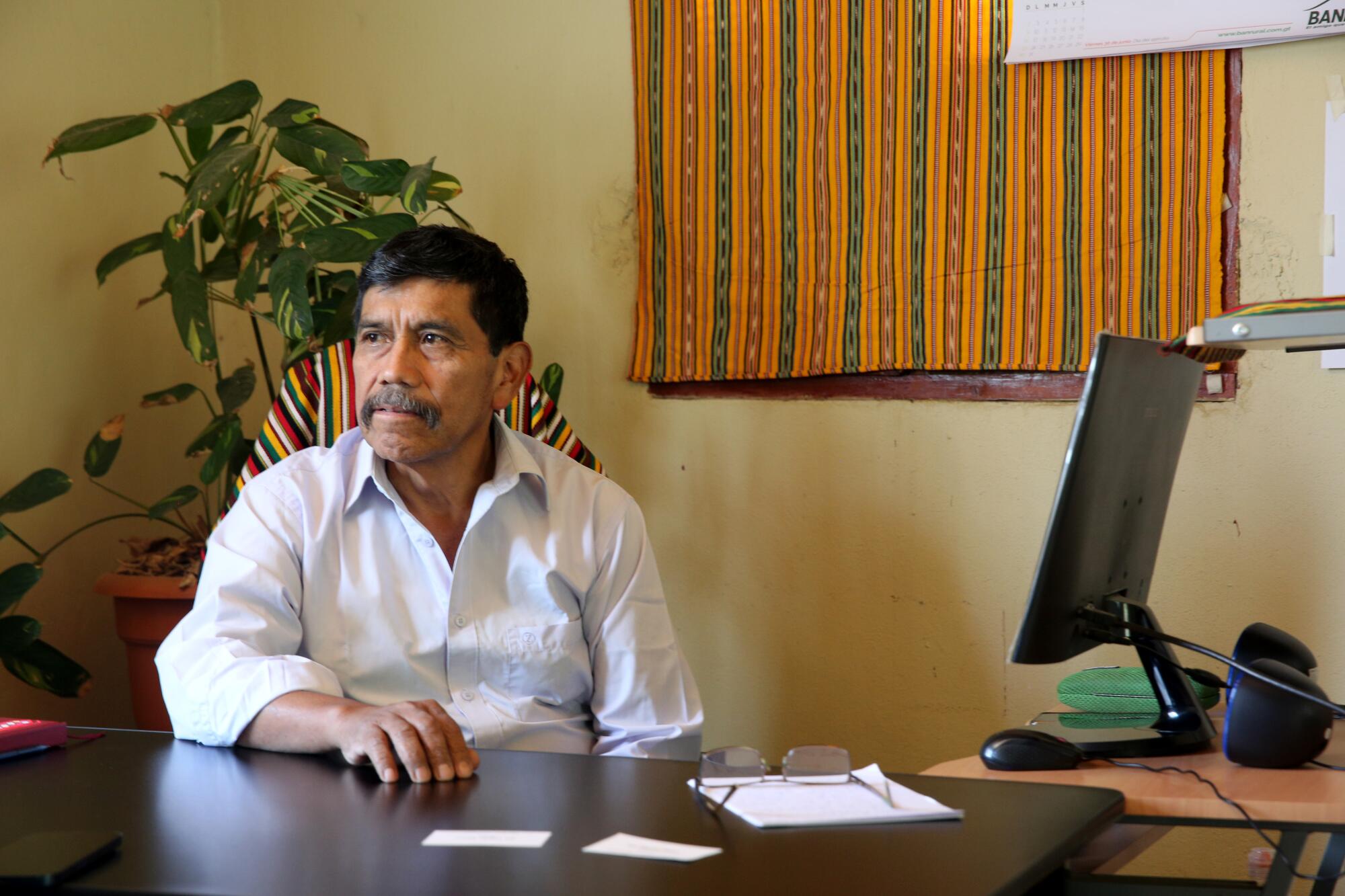El Dr. Luis Javier Crisóstomo es defensor del legado indígena en Comitancillo, en el 2022 publicó el libro.