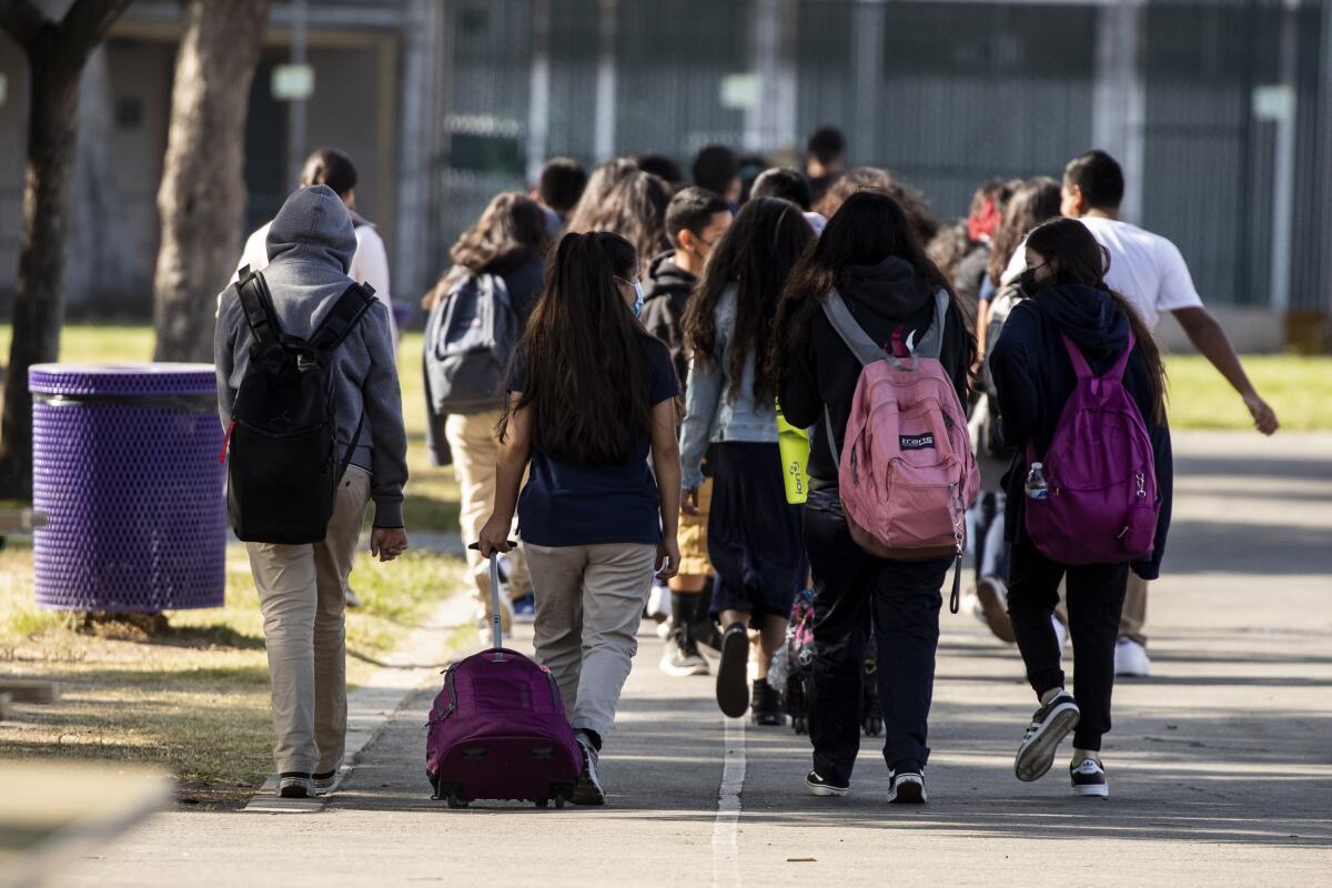 California, Oregón y Washington anuncian fin de orden de máscaras en escuelas