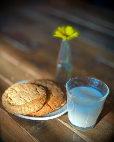 In Santa Monica, Papille Gustative is offering free milk and cookies to residents