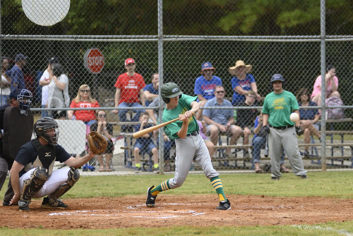 Alternative Baseball Organization players (in green) once played an exhibition against former Major Leaguers.
