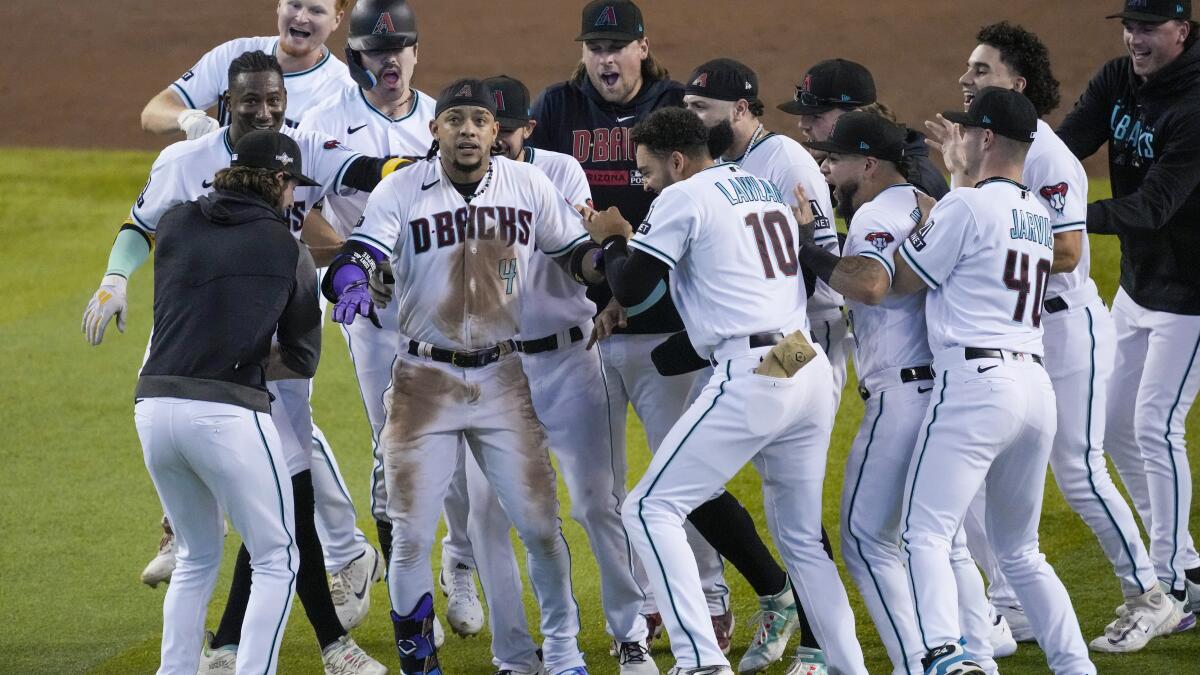 Philadelphia Phillies officially on their way to Phoenix for NLCS