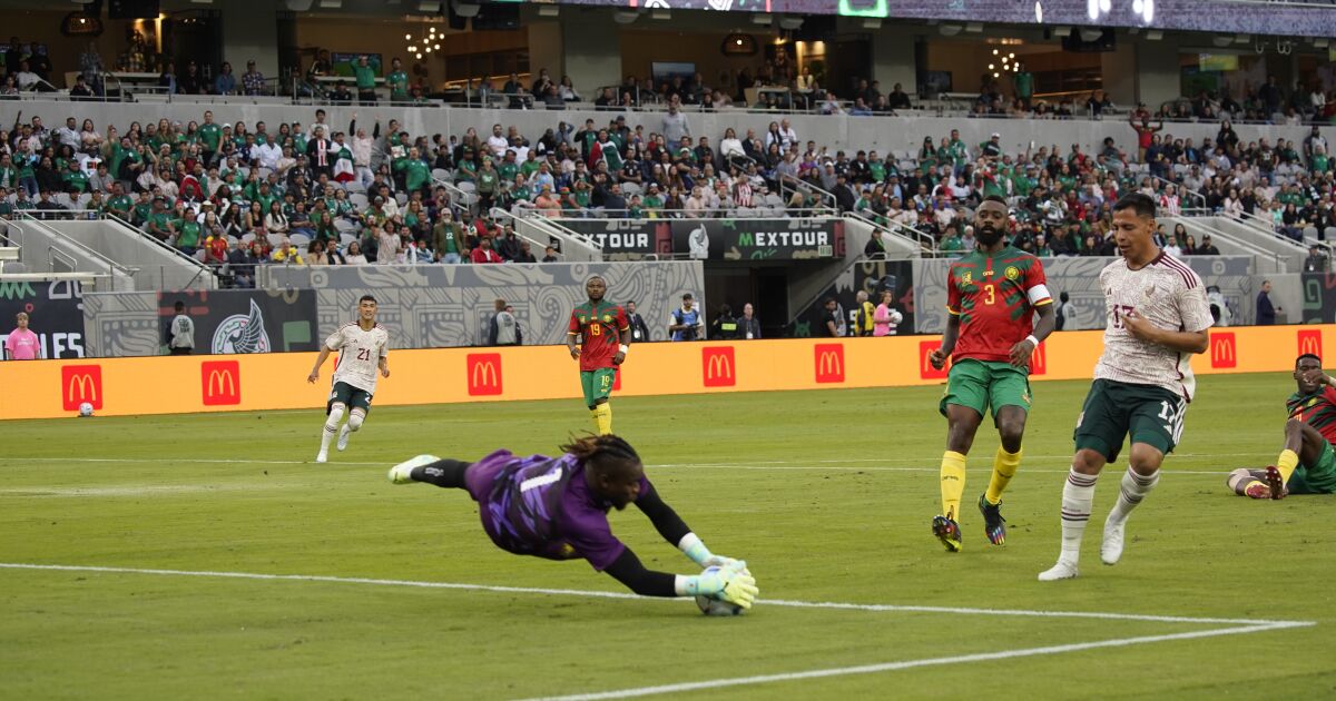 México anota gol dramático para salvar el empate ante Camerún