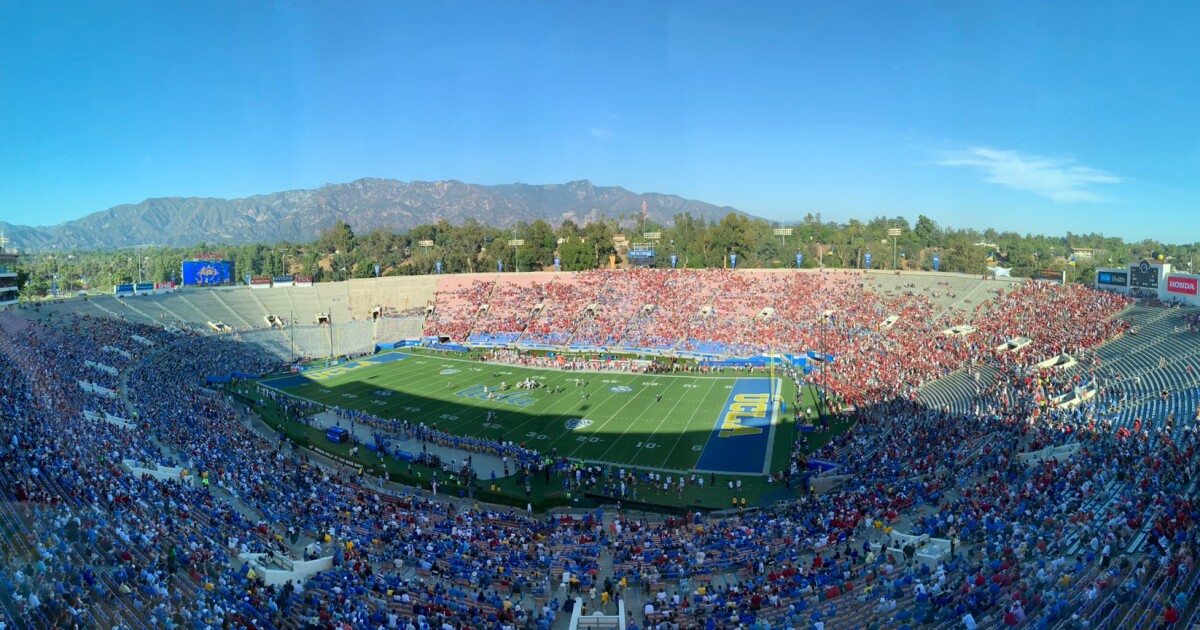 Ucla Games At Rose Bowl Feel Depressing Because Of Sparse Crowds Los Angeles Times