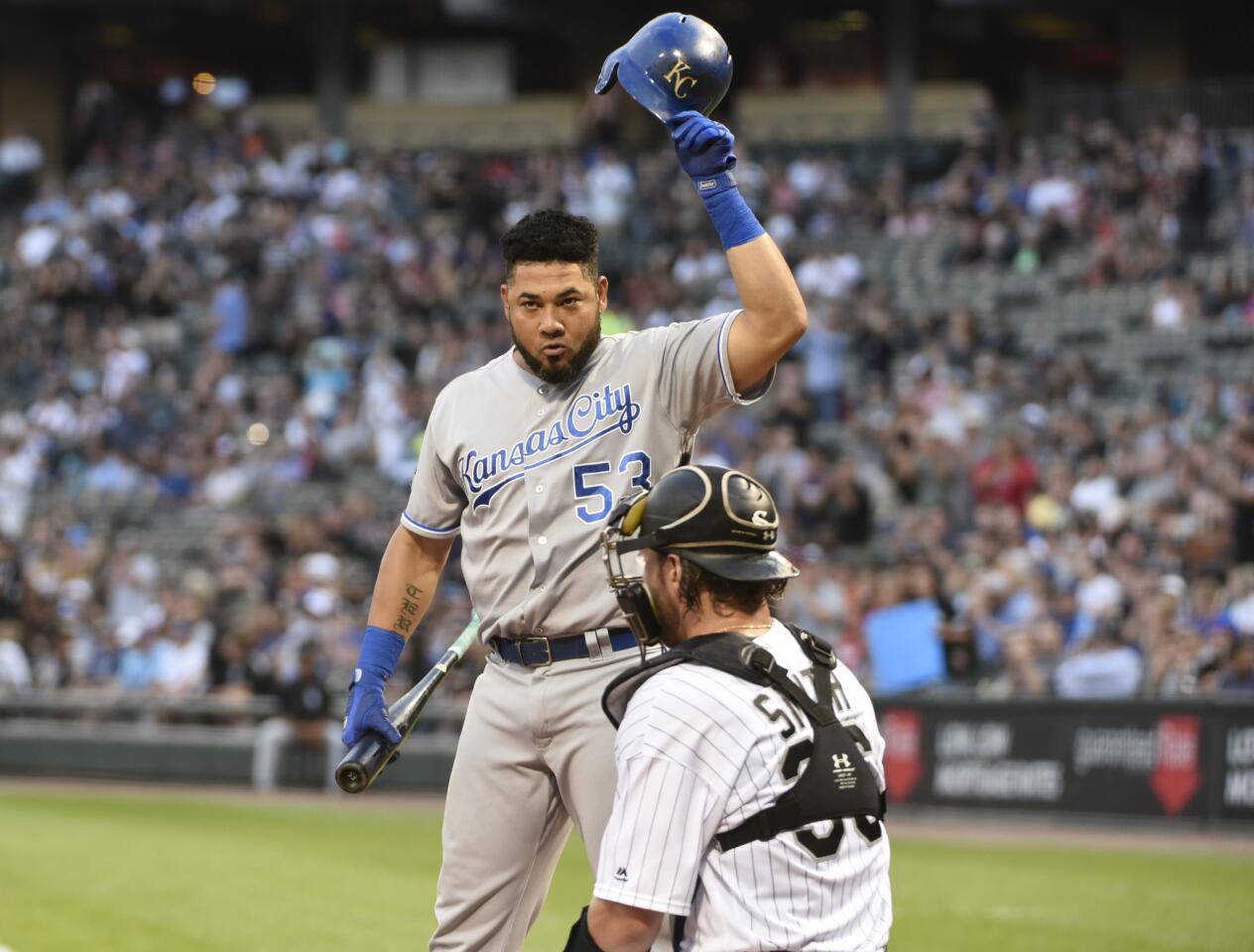 The Royals' Melky Cabrera tips his helmet to fans as he bats against the White Sox during the first inning on Aug. 11, 2017, at Guaranteed Rate Field.