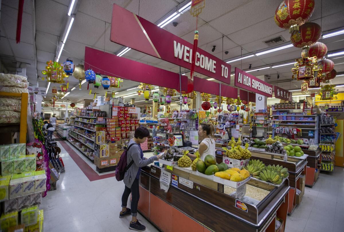 Chinatown faces a loss of its Chinese grocery stores - Los Angeles