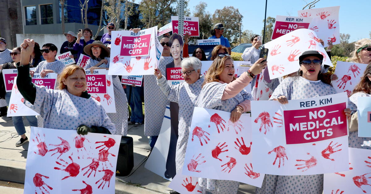 After party rift on shutdown, California Democrats try to refocus budget fight on Medicaid