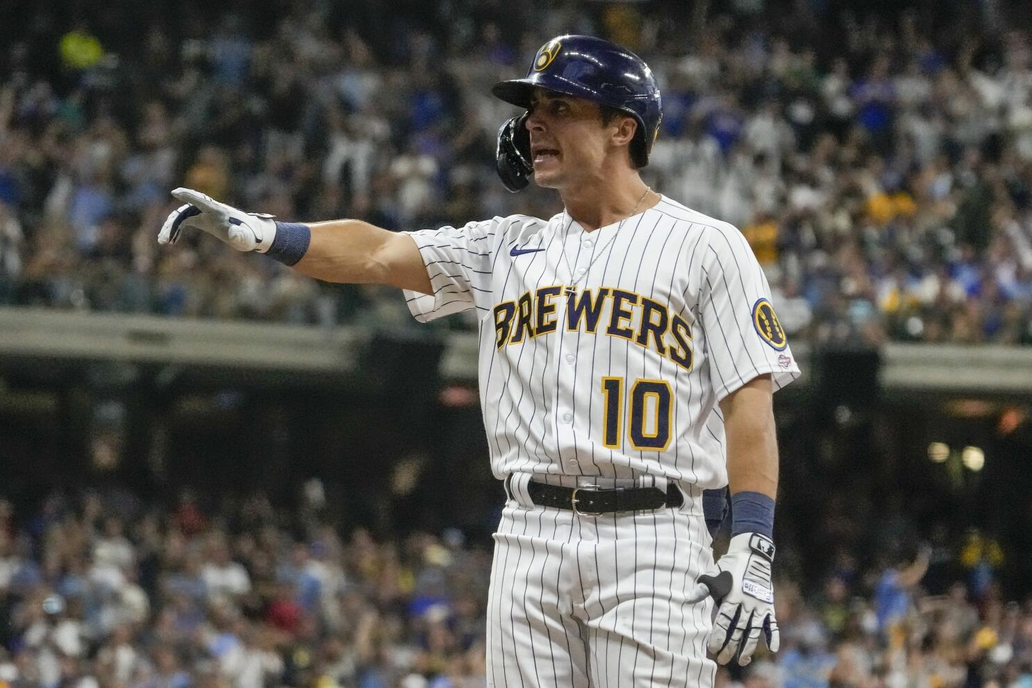 Willy Adames' steal of home highlights Brewers' victory