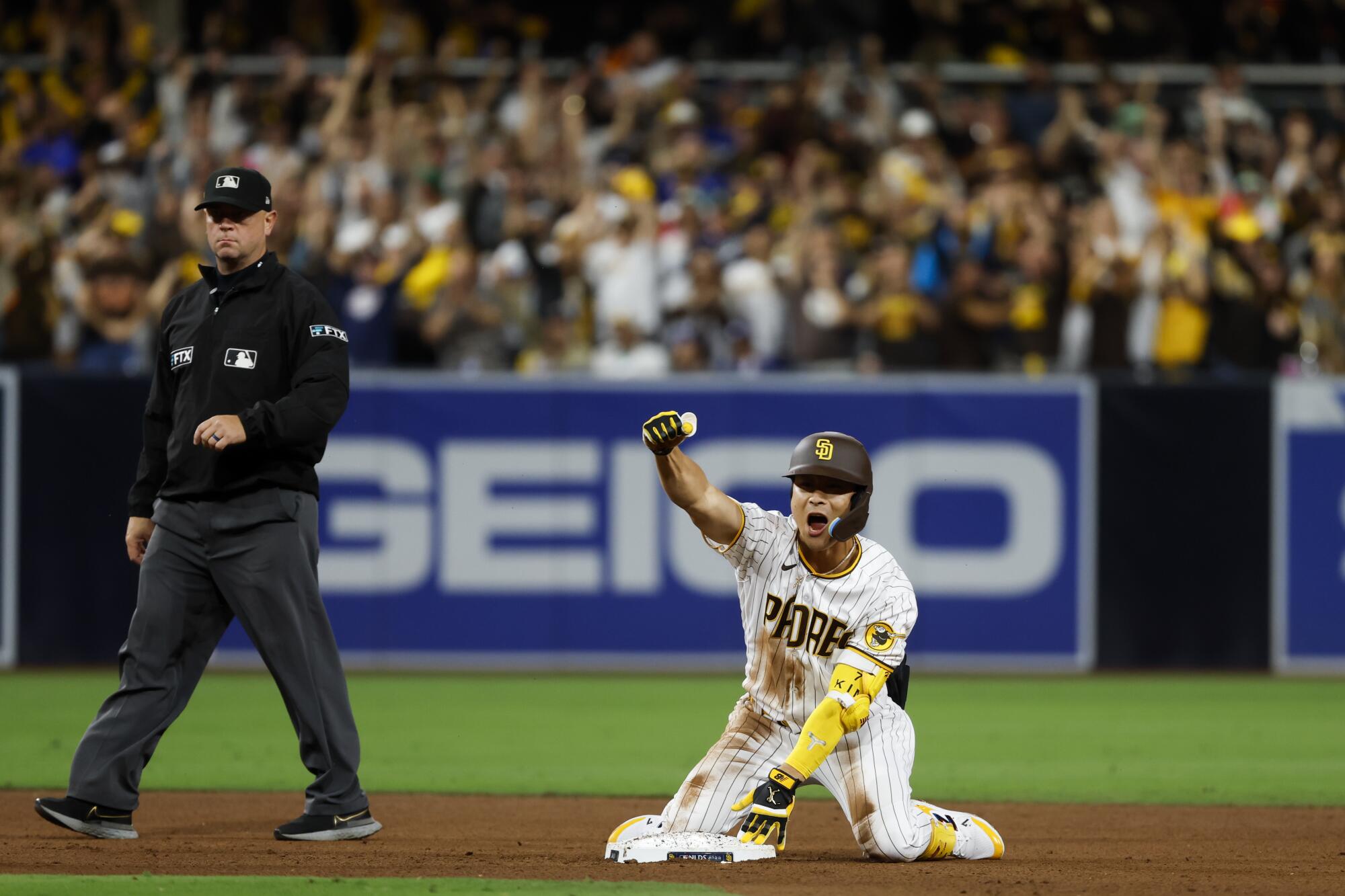 Padres' rally falls short vs. Pirates - Gaslamp Ball