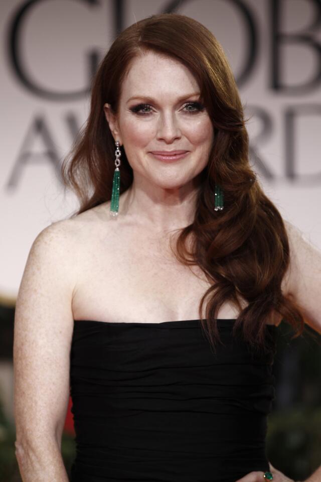 Julianne Moore's diamond and emerald Fred Leighton tassel earrings made quite a statement.