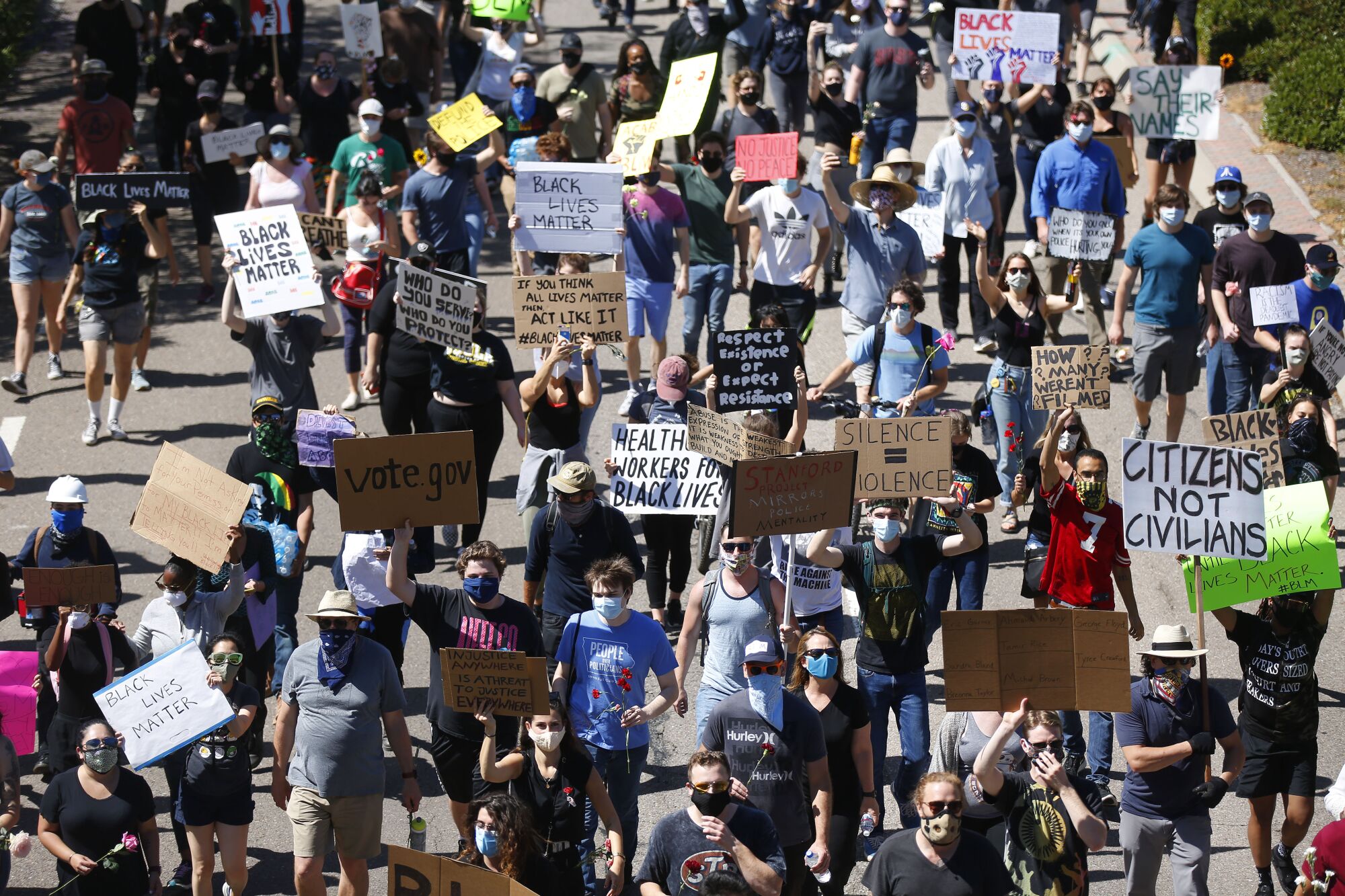 Las protestas contra el racismo se extienden por las calles del condado