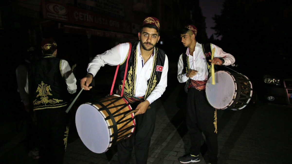 In Istanbul, drummers keep ancient Ramadan tradition alive - The San Diego Union-Tribune