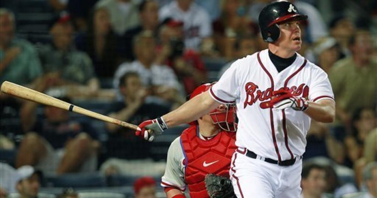 Dan Uggla hit two homers to lift Braves past Phillies