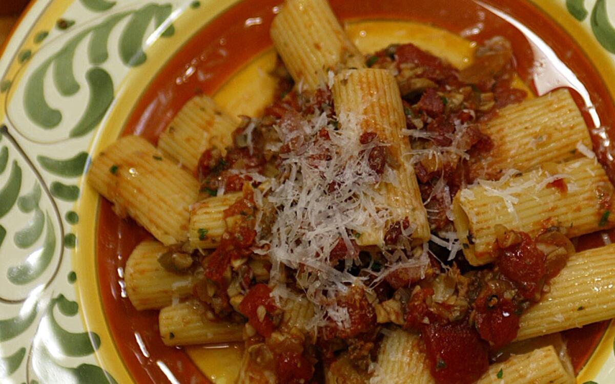 Rigatoni with mushrooms and pancetta