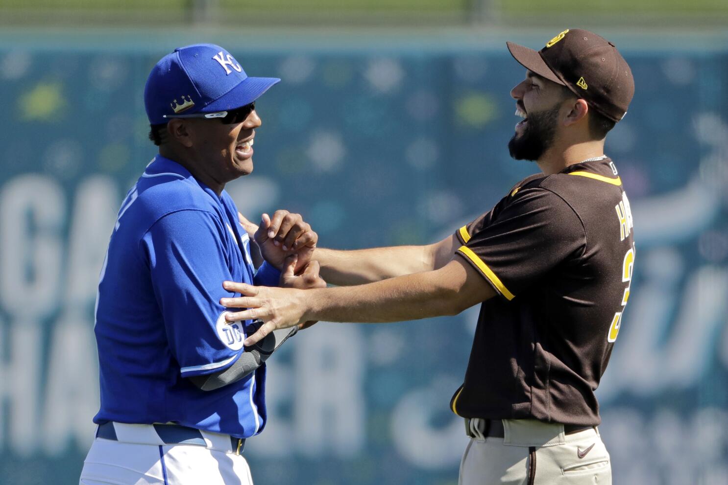 Manny Machado homers in doubleheader in Padres loss