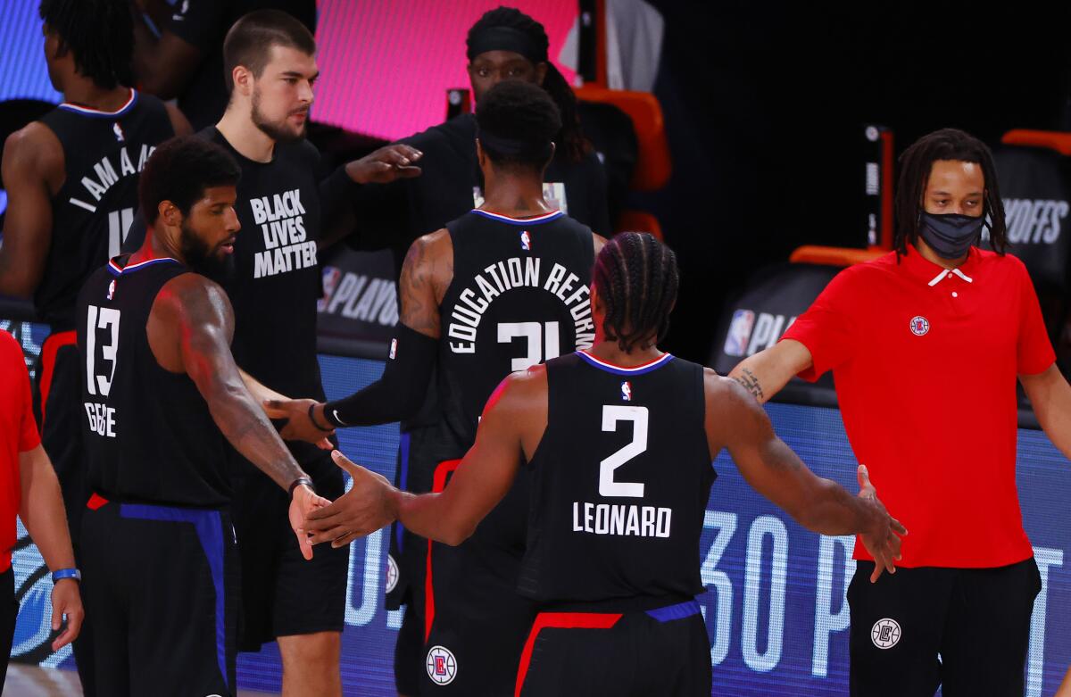 Los Angeles Clippers' Kawhi Leonard (2)
